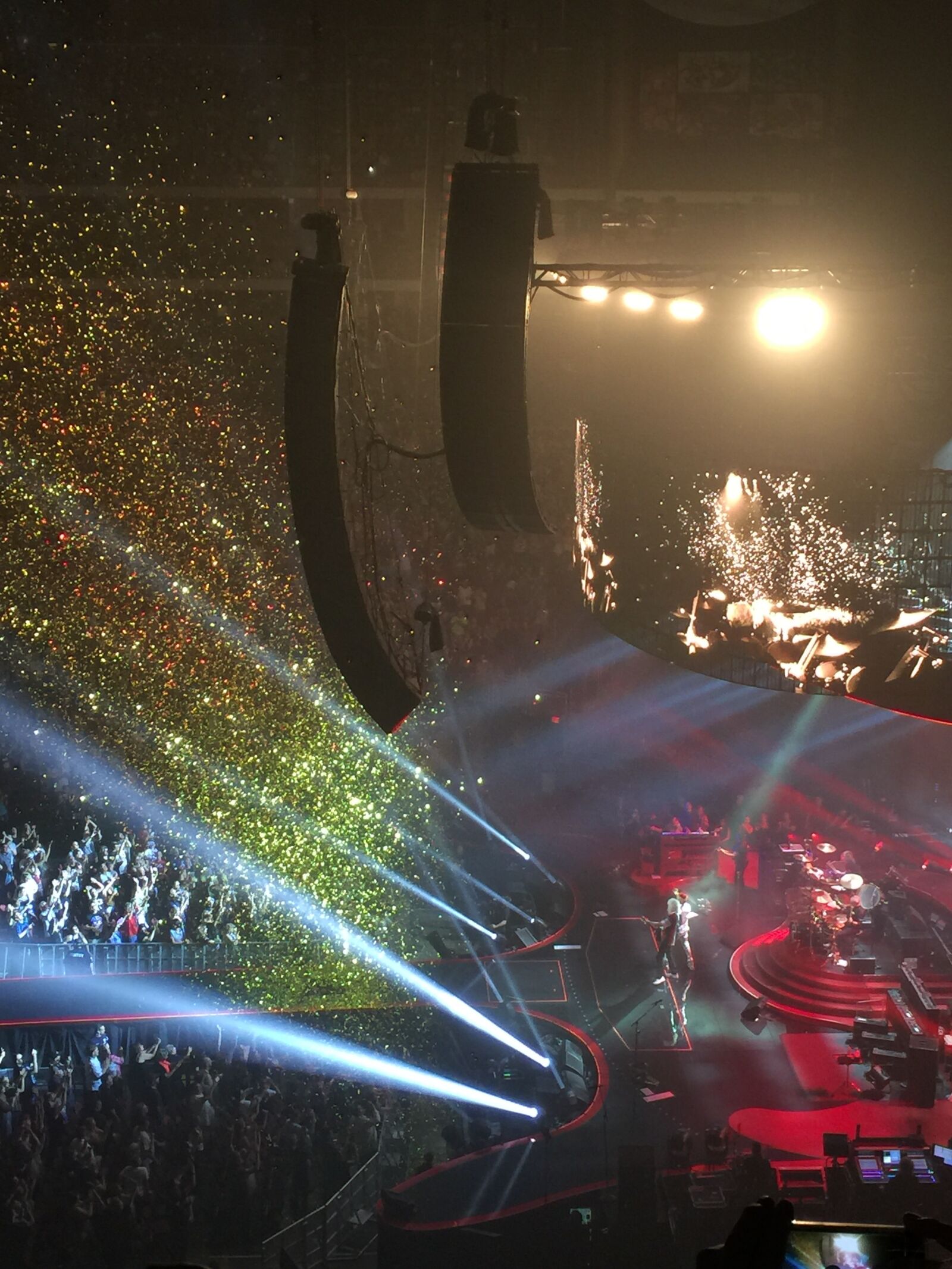 iPhone 6 Plus back camera 4.15mm f/2.2 sample photo. Classic, rock, concert, concert photography