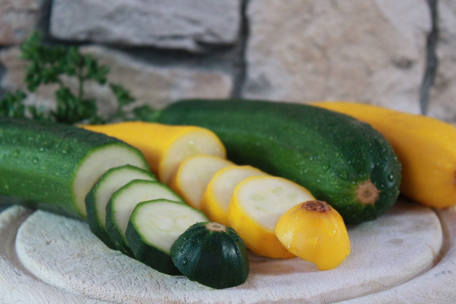 Canon EOS 700D (EOS Rebel T5i / EOS Kiss X7i) + Canon EF-S 18-55mm F3.5-5.6 IS sample photo. Vegetables, zucchini, food photography