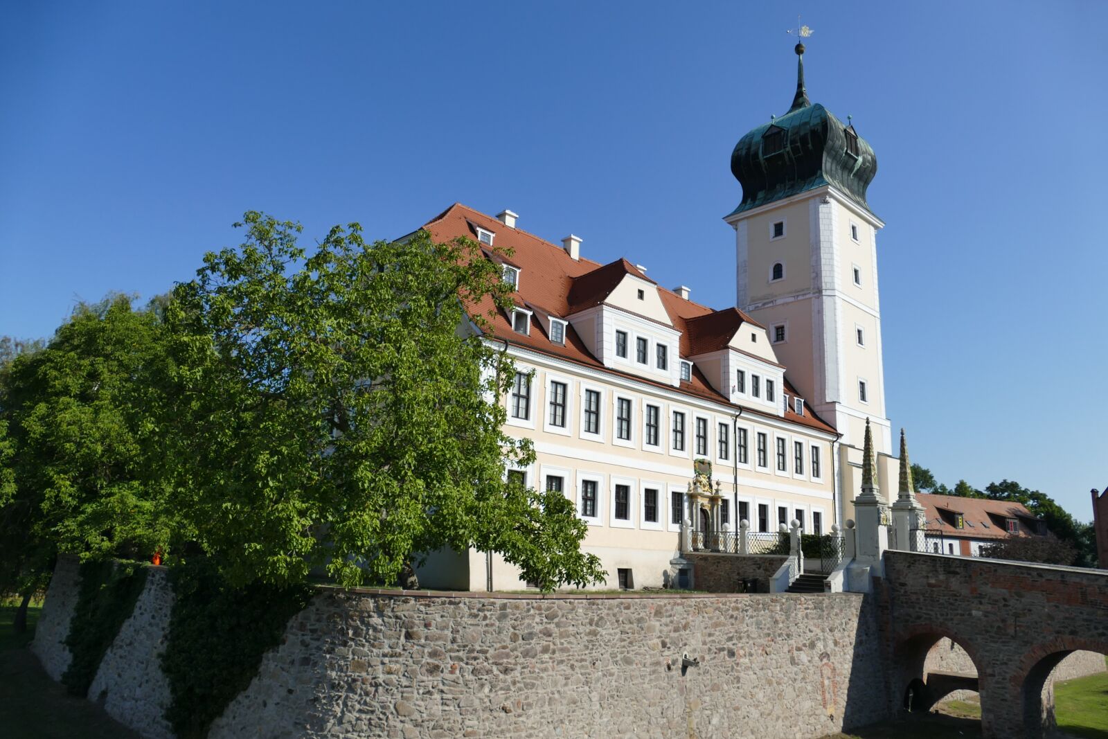 Panasonic Lumix DMC-FZ1000 sample photo. Delitzsch, saxony-anhalt, castle photography