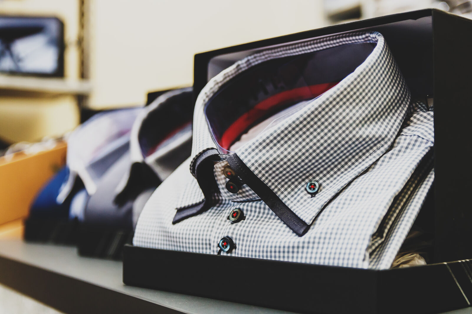 Sigma 17-50mm F2.8 EX DC OS HSM sample photo. Blur, box, business, checkered photography