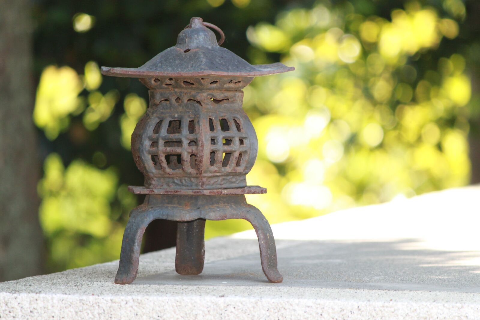 Canon EOS 500D (EOS Rebel T1i / EOS Kiss X3) sample photo. Lantern, iron, shade photography