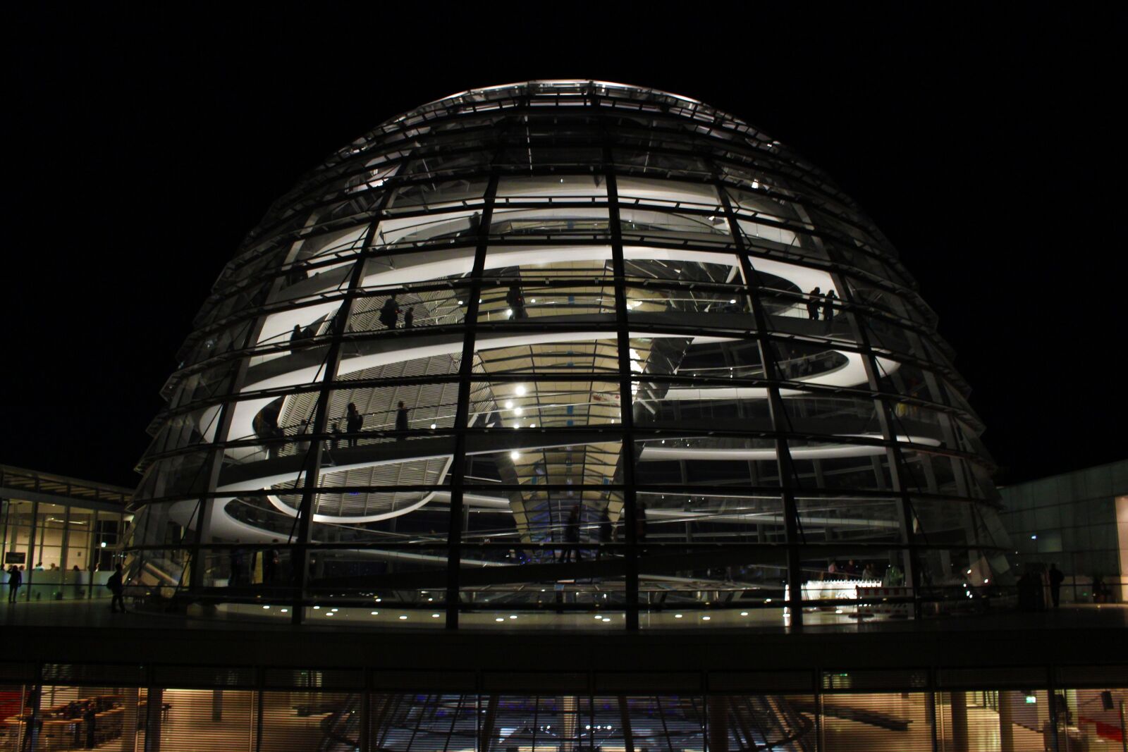 Canon EOS 700D (EOS Rebel T5i / EOS Kiss X7i) sample photo. Dome, government buildings, berlin photography