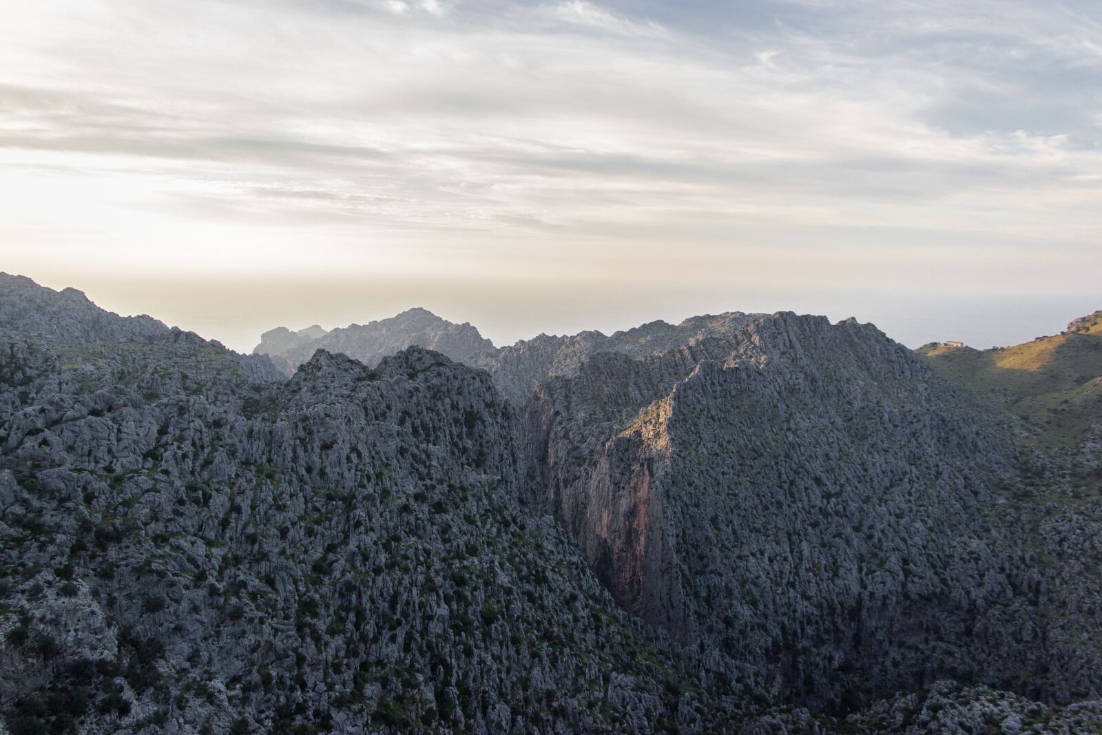 Canon EOS 550D (EOS Rebel T2i / EOS Kiss X4) sample photo. Horizon, sunset, cliff photography