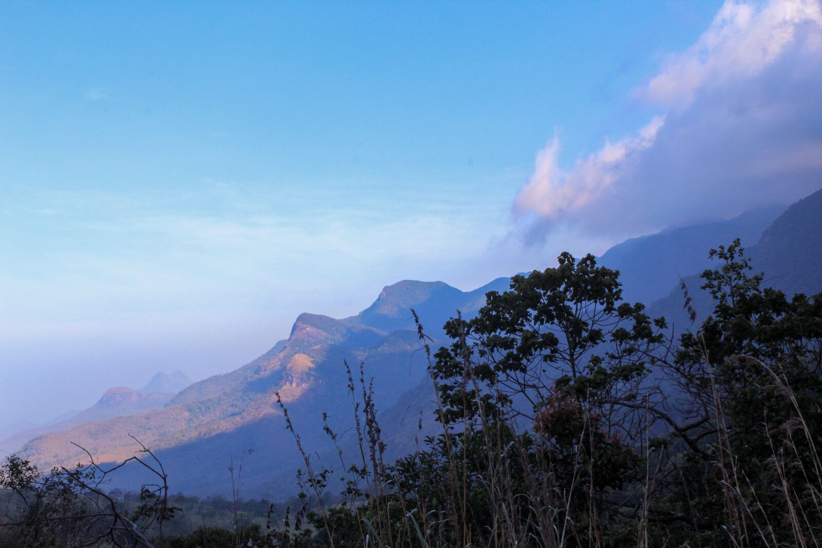 Canon EOS 1300D (EOS Rebel T6 / EOS Kiss X80) sample photo. Mountain, sky, mountains photography