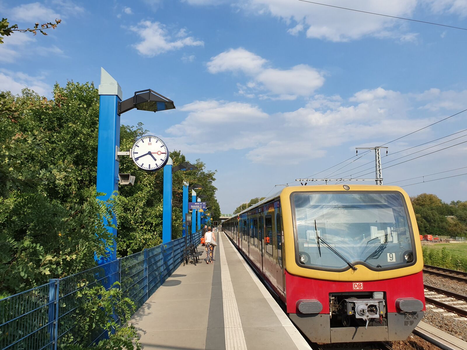 Samsung Galaxy S10+ sample photo. S bahn, bernau, berlin photography