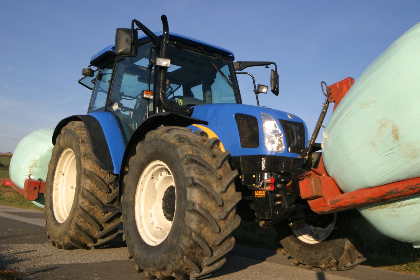 Canon EOS 10D sample photo. Tractor, transport system, industry photography