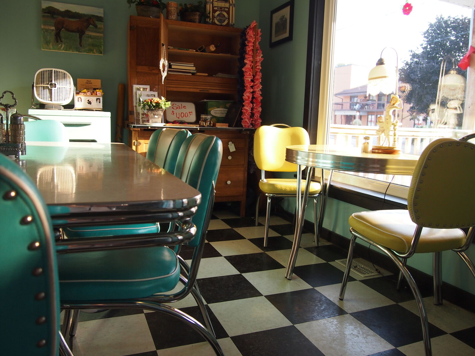 Olympus PEN E-PM1 sample photo. 1950s, diner, formica, funky photography
