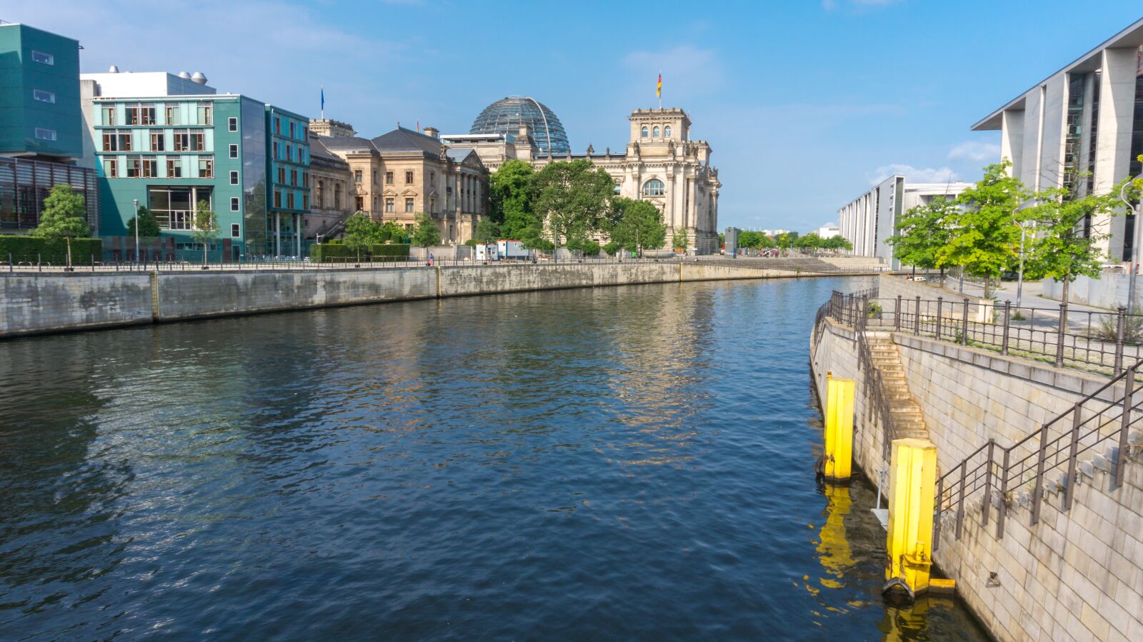 Sony Alpha a5000 (ILCE 5000) sample photo. Waters, architecture, city photography