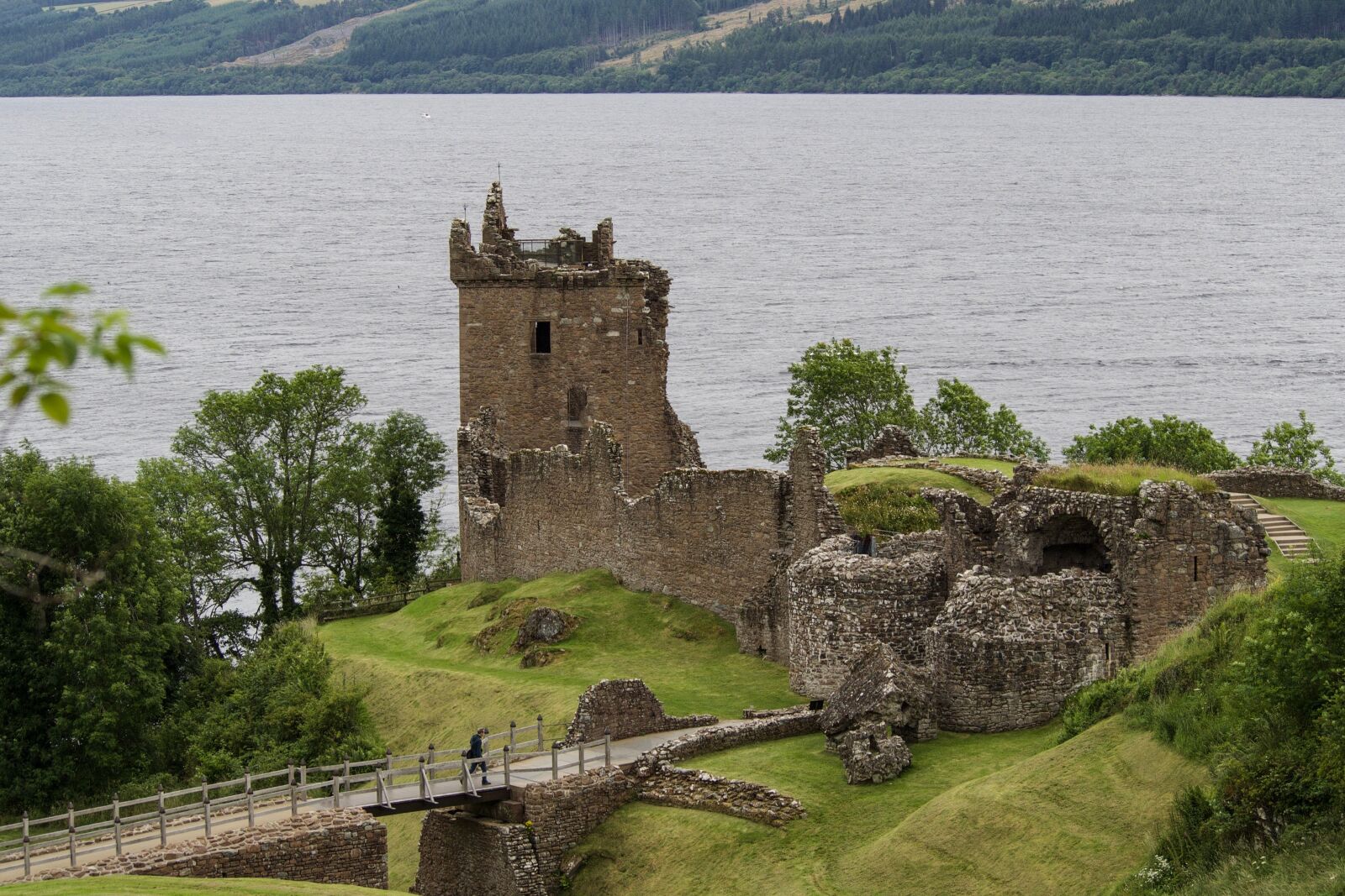 Olympus OM-D E-M10 sample photo. Urqhart castle, loch ness photography