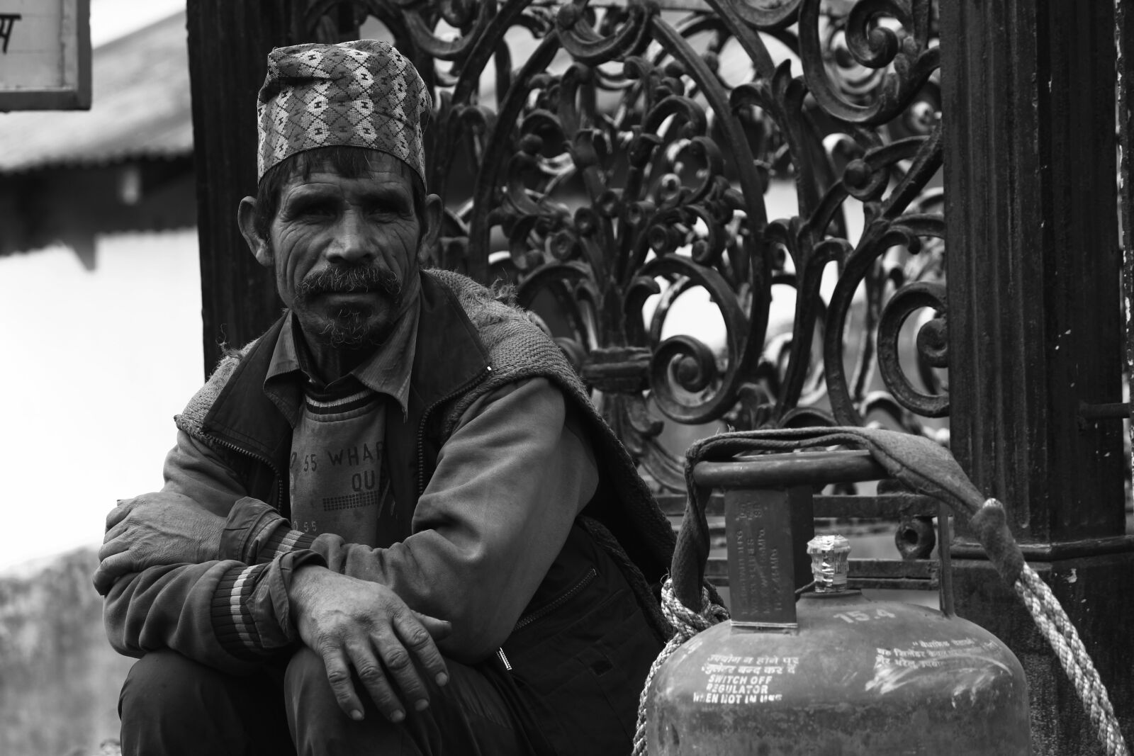 Canon EOS 700D (EOS Rebel T5i / EOS Kiss X7i) sample photo. Poor, old, man photography