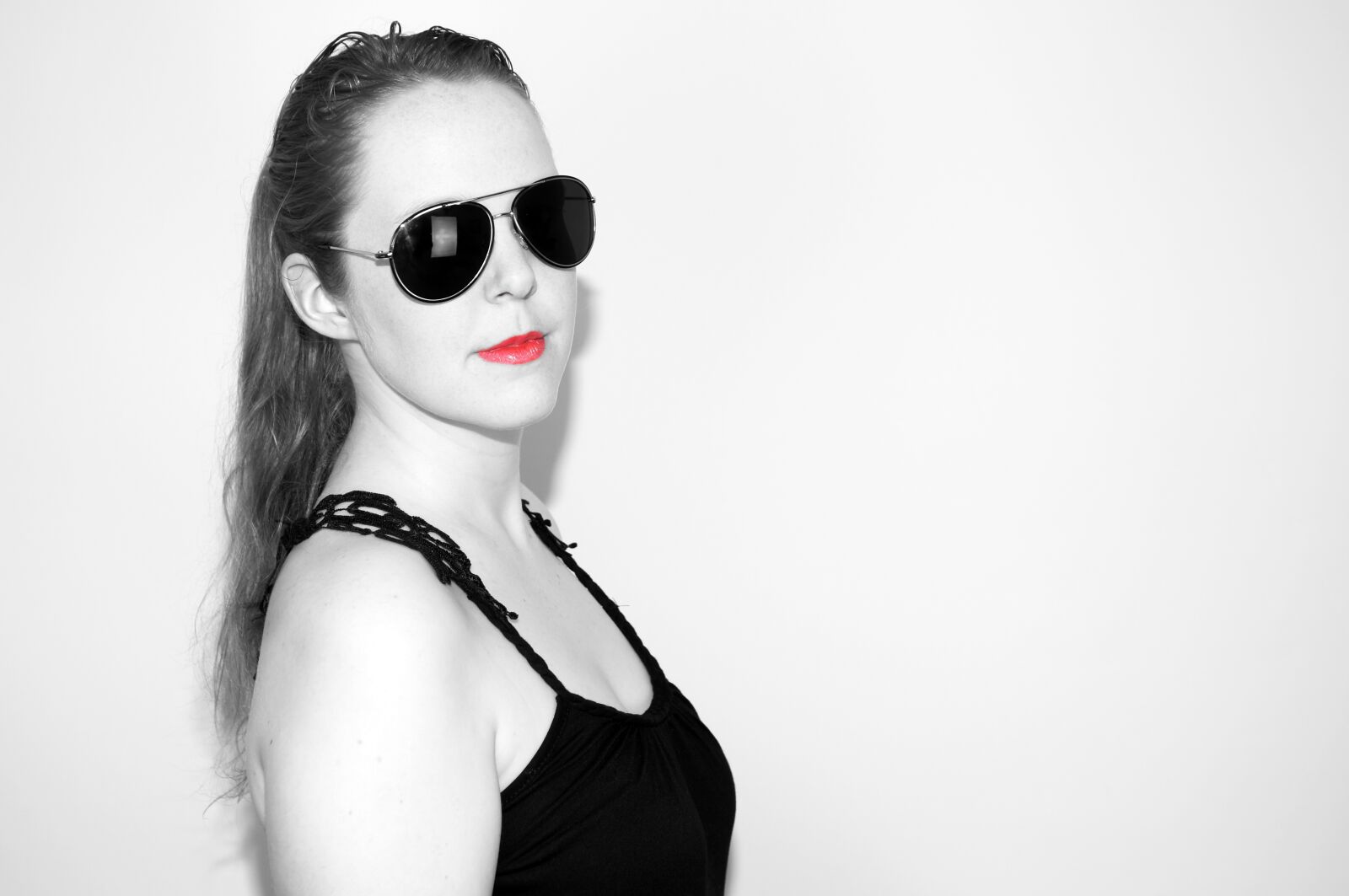 17-50mm F2.8 sample photo. Woman, sunglasses, red lips photography