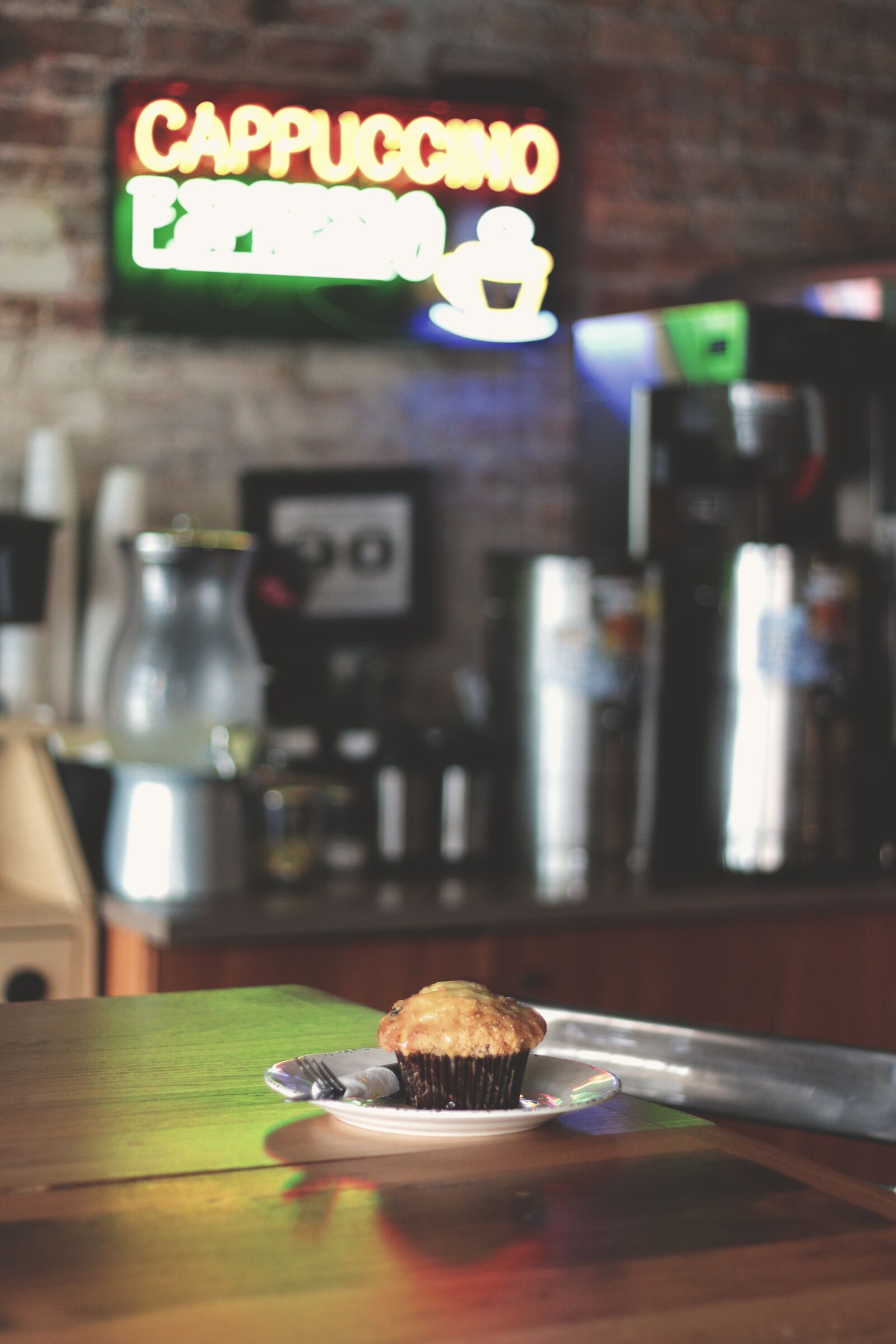 Canon EOS 70D + Canon EF 50mm F1.8 II sample photo. Muffin, baked, coffee shop photography