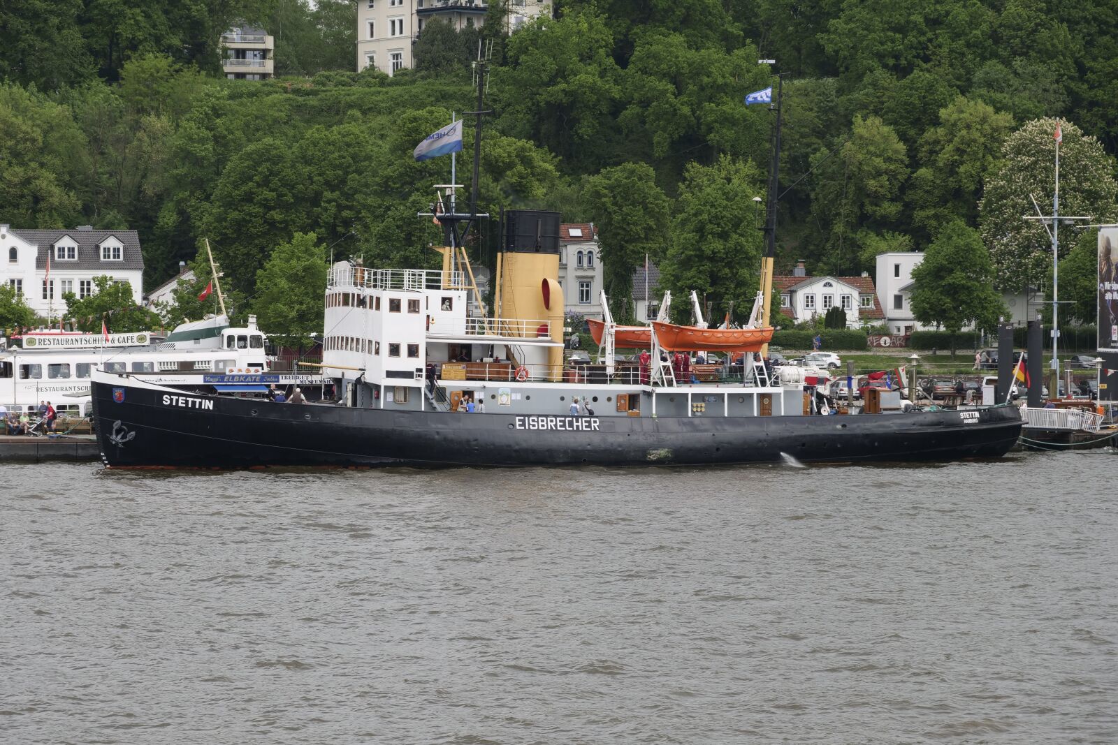 Panasonic Lumix DC-G9 sample photo. Tug, steamboat, steam navigation photography