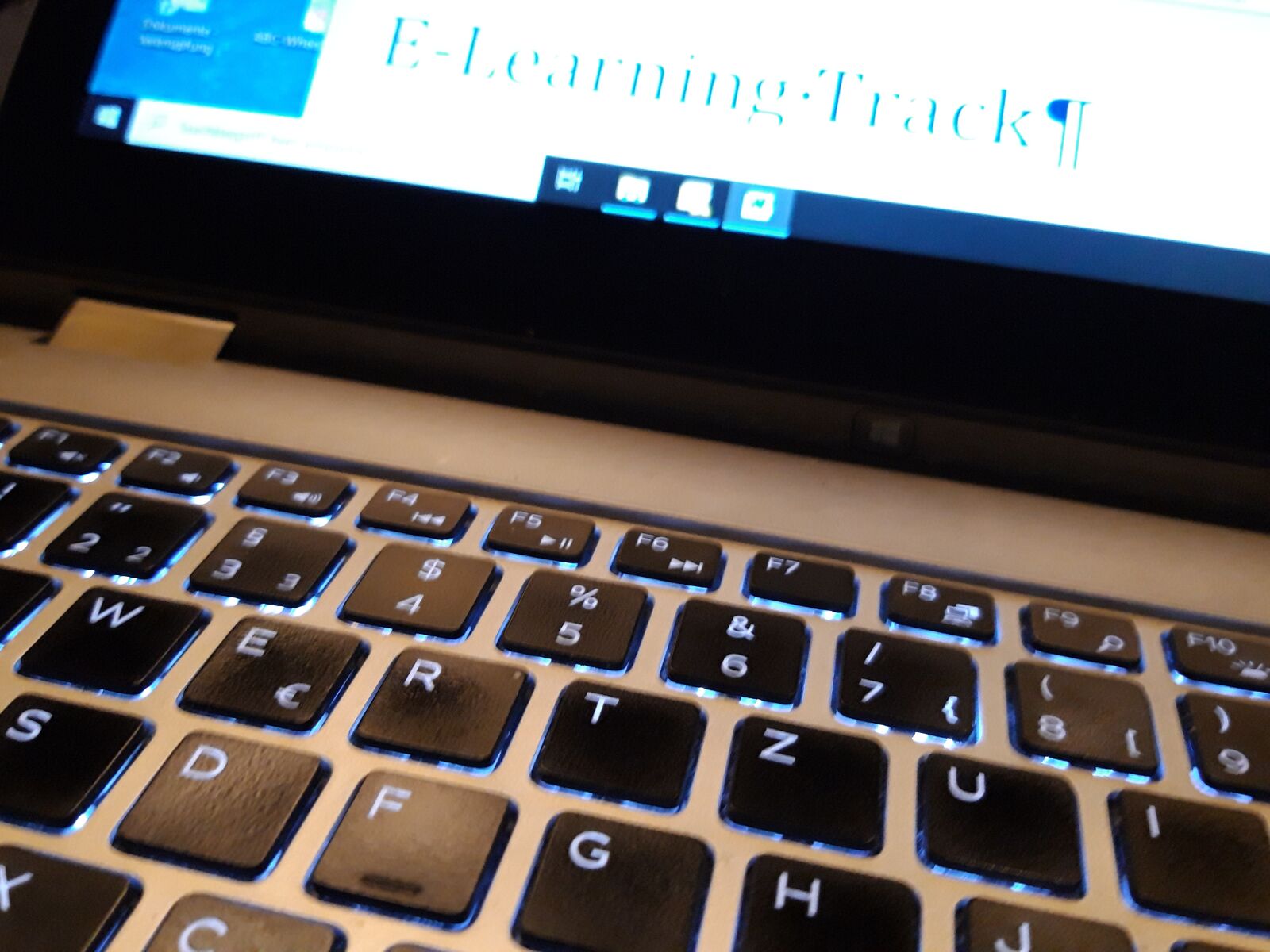 Samsung Galaxy A6 sample photo. Computer, keyboard, e learning photography