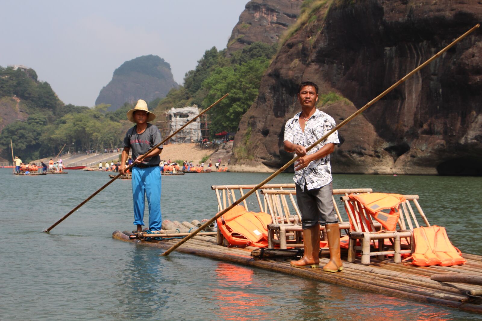 Canon EOS 700D (EOS Rebel T5i / EOS Kiss X7i) sample photo. Longhu mountain, raft, labor photography