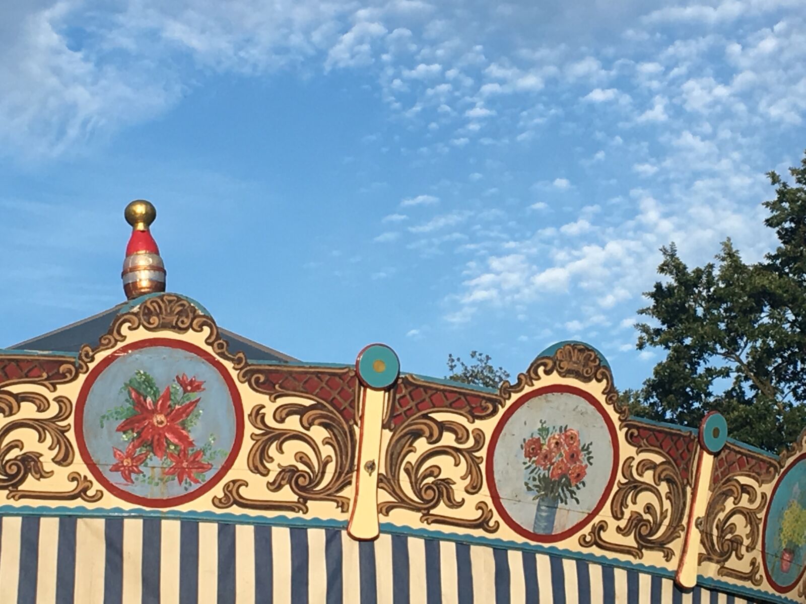 iPhone 6s back camera 4.15mm f/2.2 sample photo. Blau, himmel, kunstler, partyzelt photography