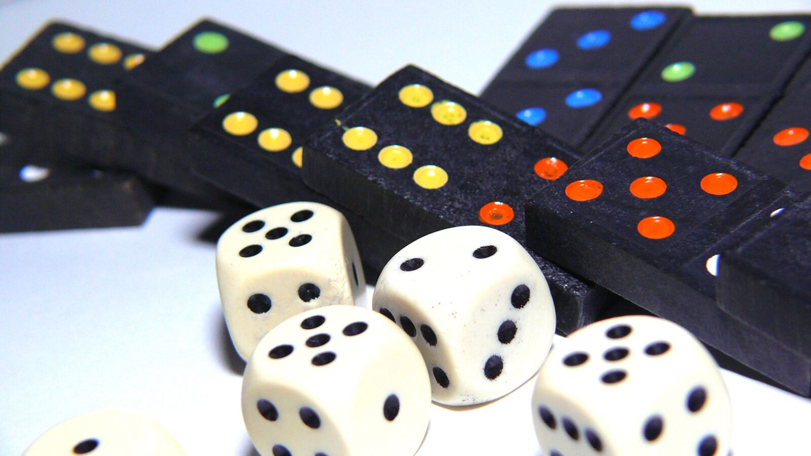 Leica V-LUX 1 sample photo. Play, fun, domino photography
