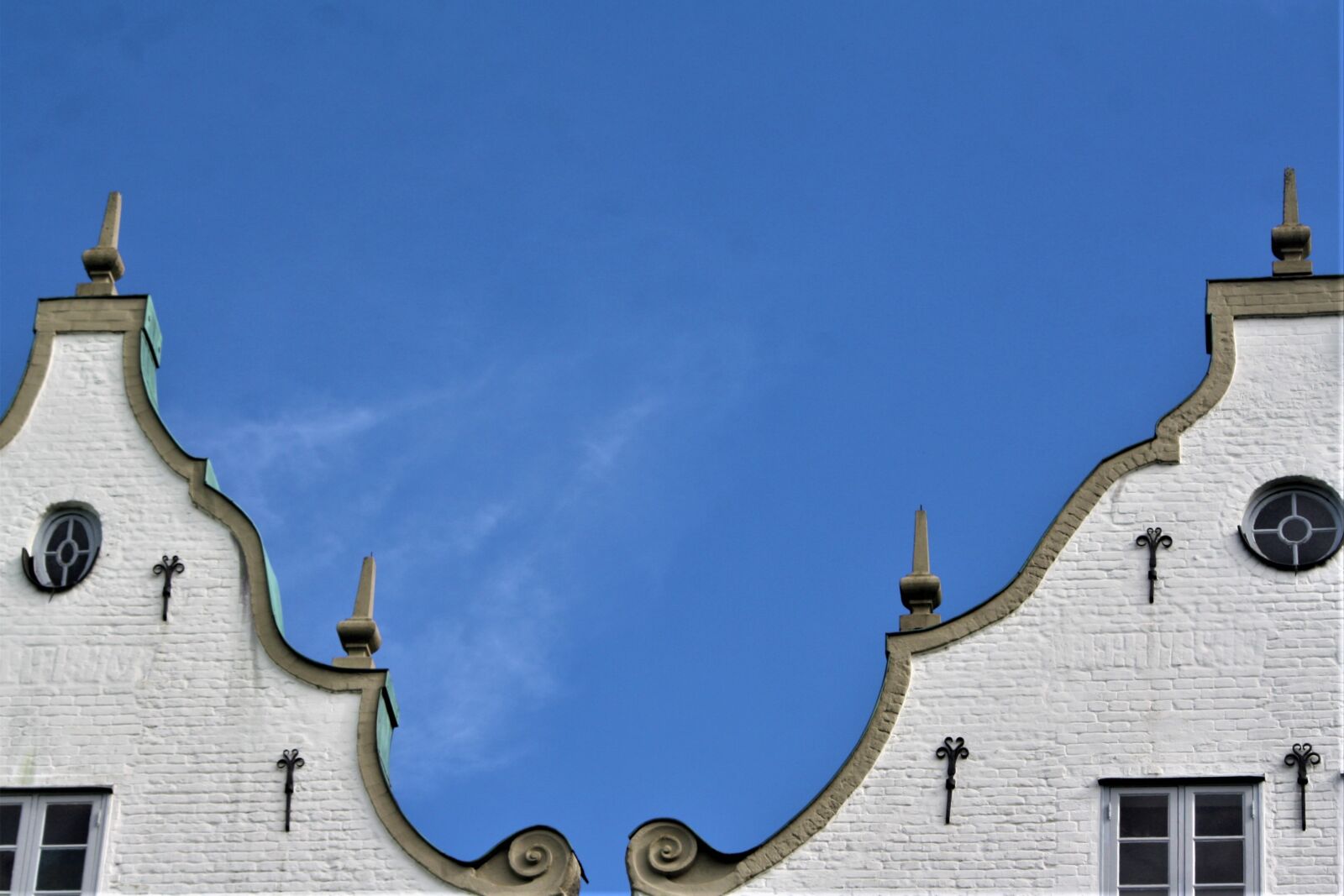 Canon EOS 1000D (EOS Digital Rebel XS / EOS Kiss F) sample photo. Castle, ahrensburg, facade photography