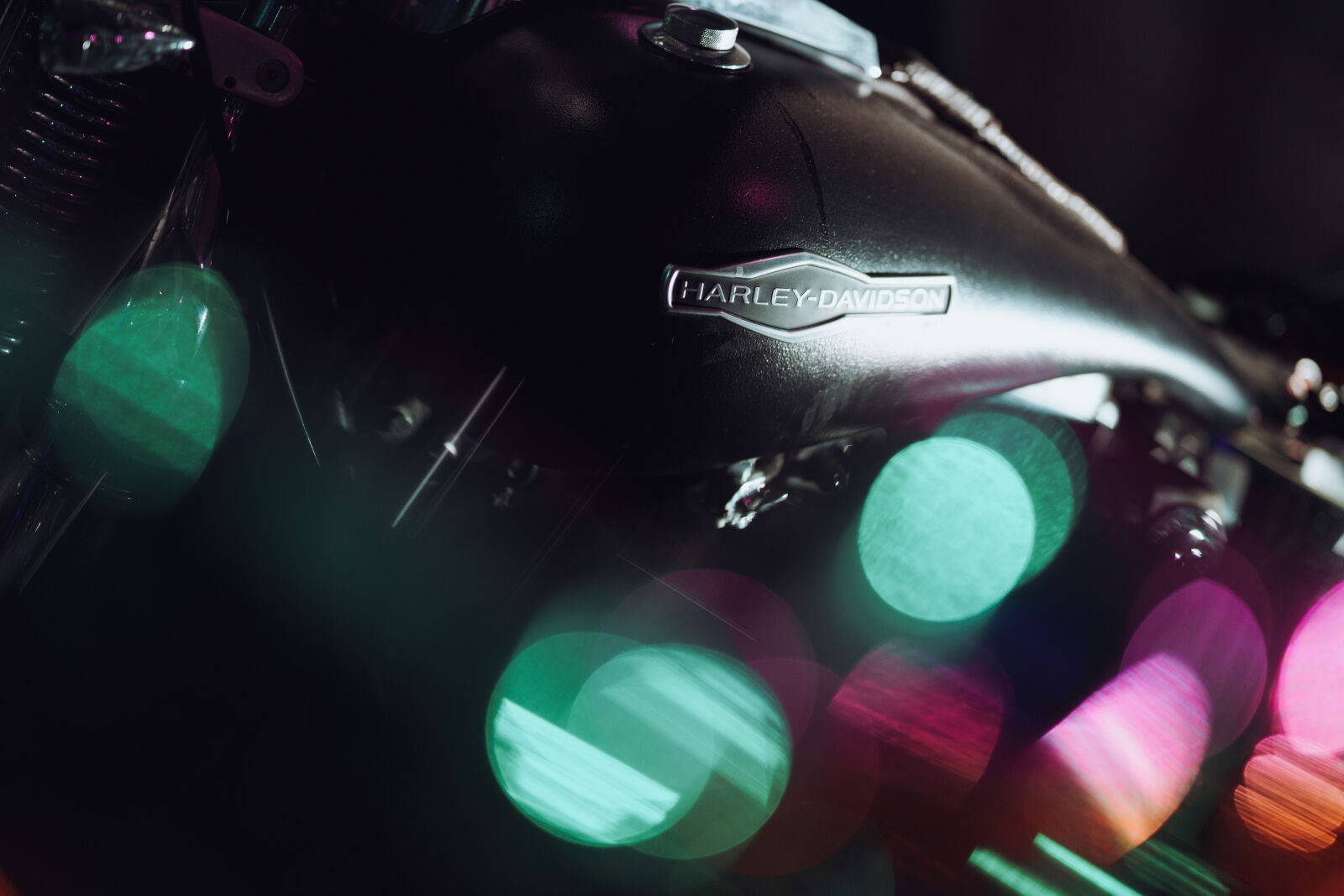 Sony FE 85mm F1.4 GM II sample photo. Harley-davidson glimmer photography