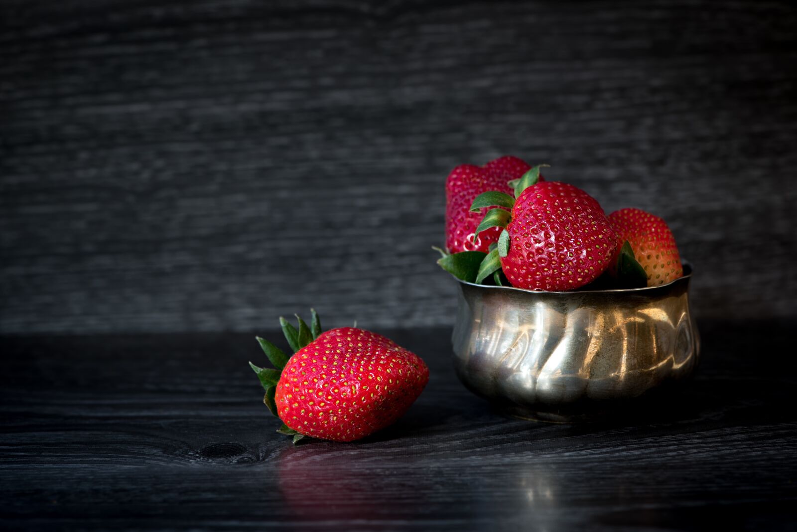 Nikon D750 sample photo. Strawberries, red, delicious photography