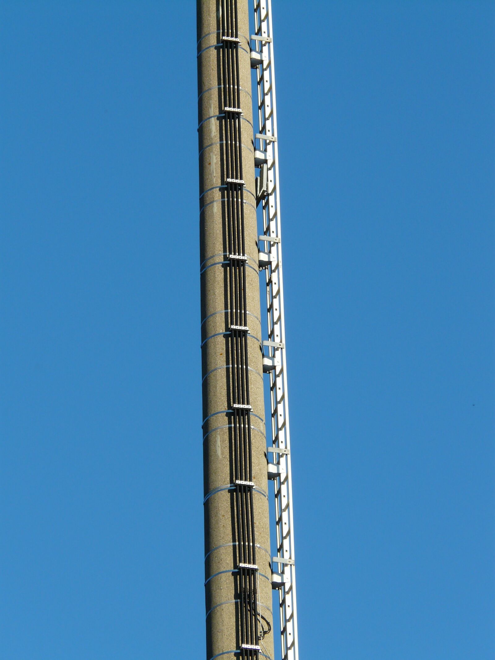 Panasonic DMC-FZ18 sample photo. Mast, head, climb photography