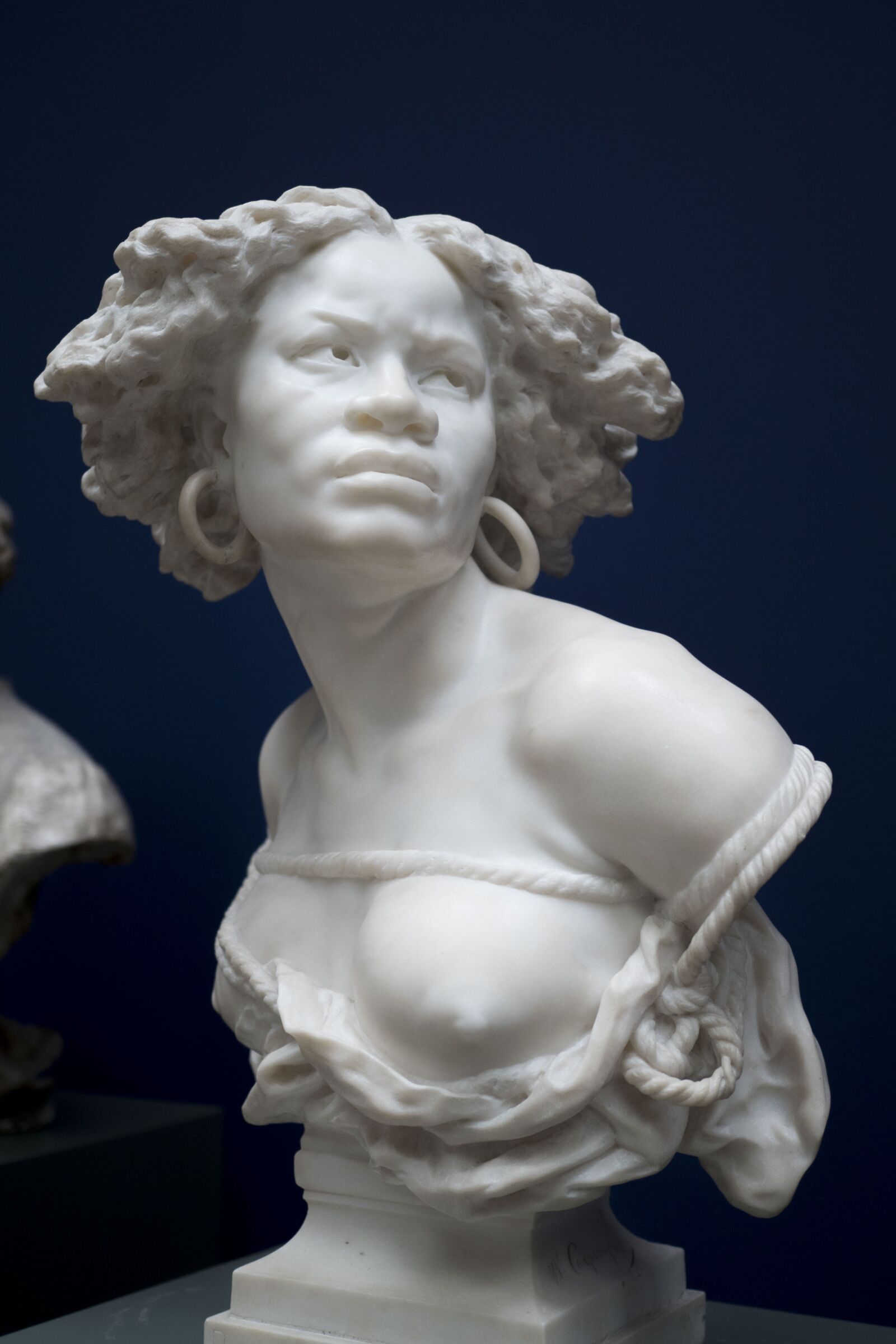 Olympus OM-D E-M5 II sample photo. Sculpture, statue, art photography