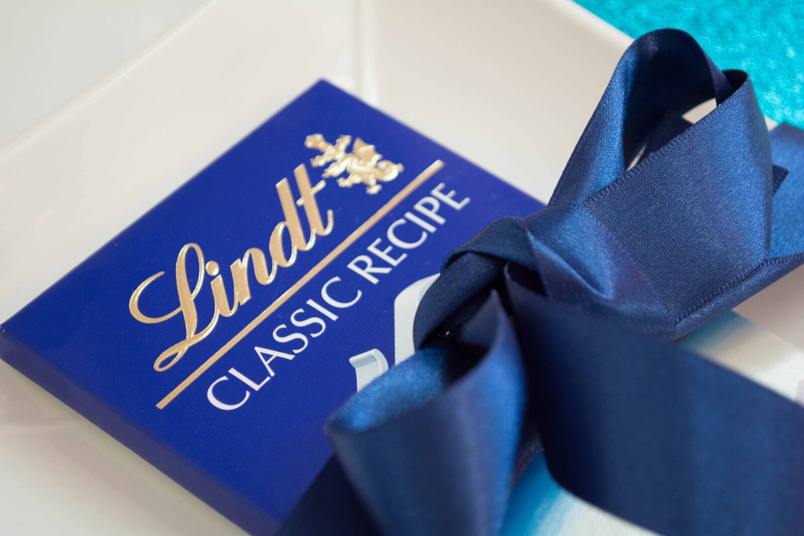 Nikon D5200 sample photo. Lindt, chocolate, chocolate bar photography