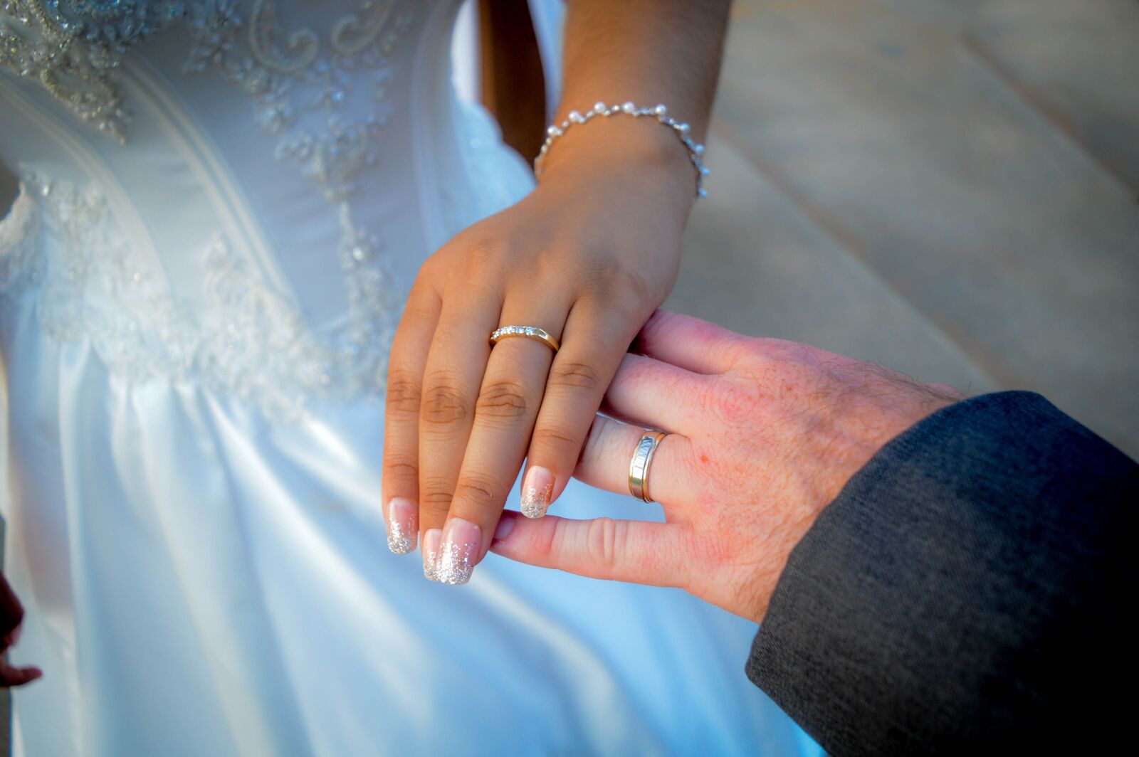 Nikon D3200 sample photo. Wedding, couple, rings photography