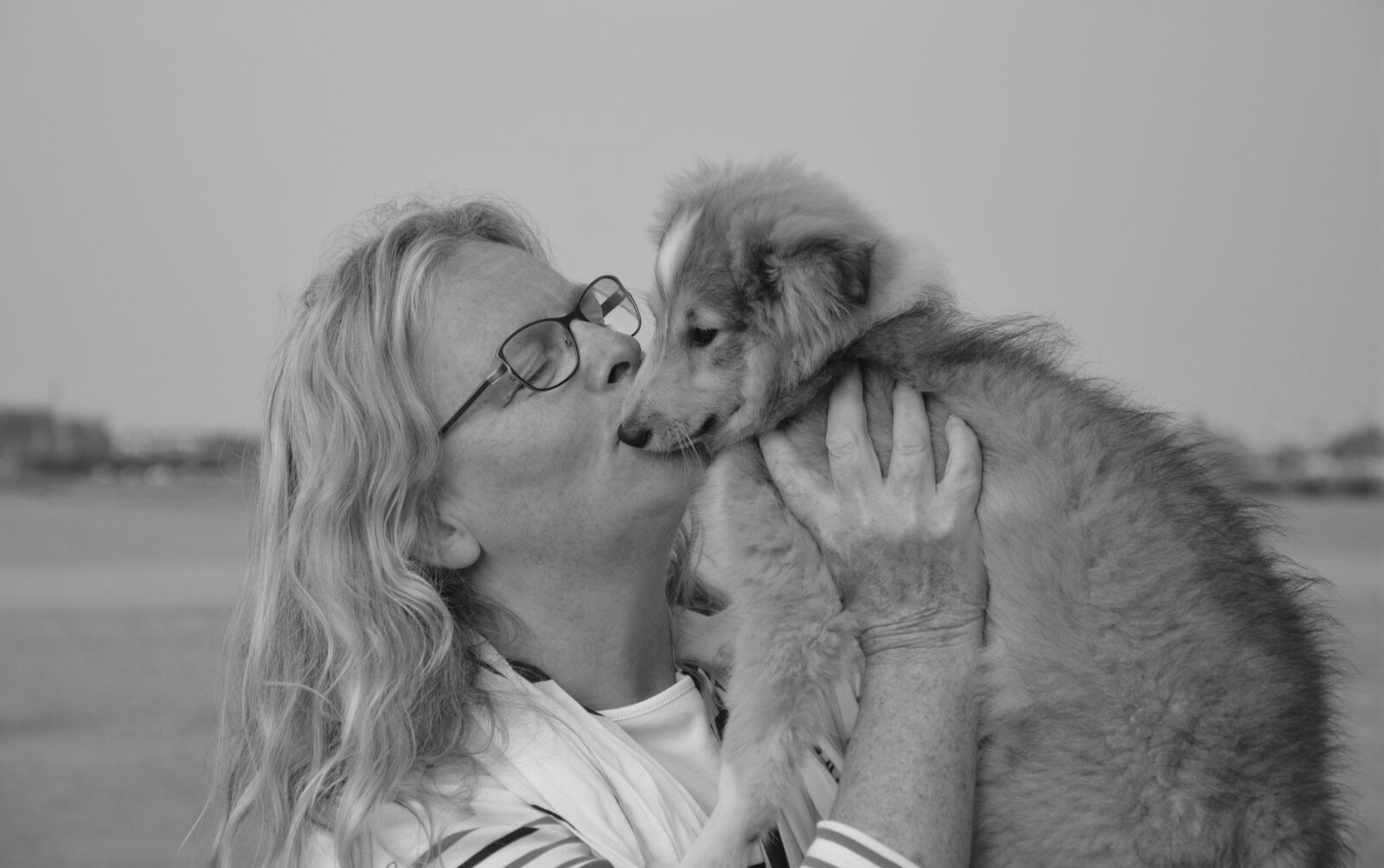 Nikon D5200 sample photo. Kiss, dog, woman photography