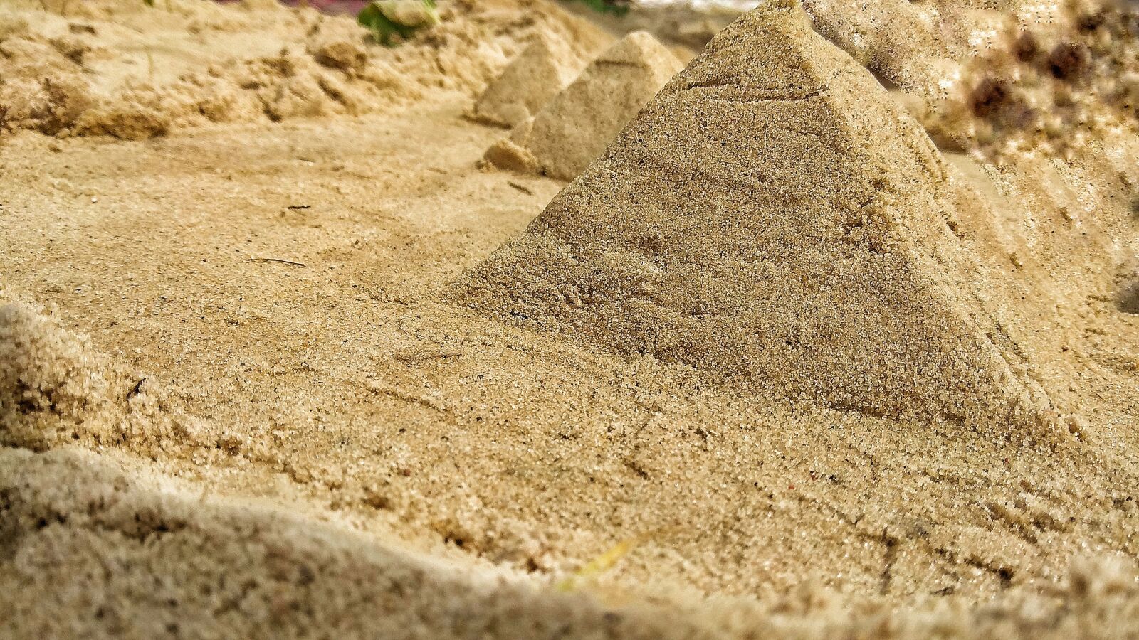 Xiaomi Redmi Note 4 sample photo. Pyramid, lake, sand photography