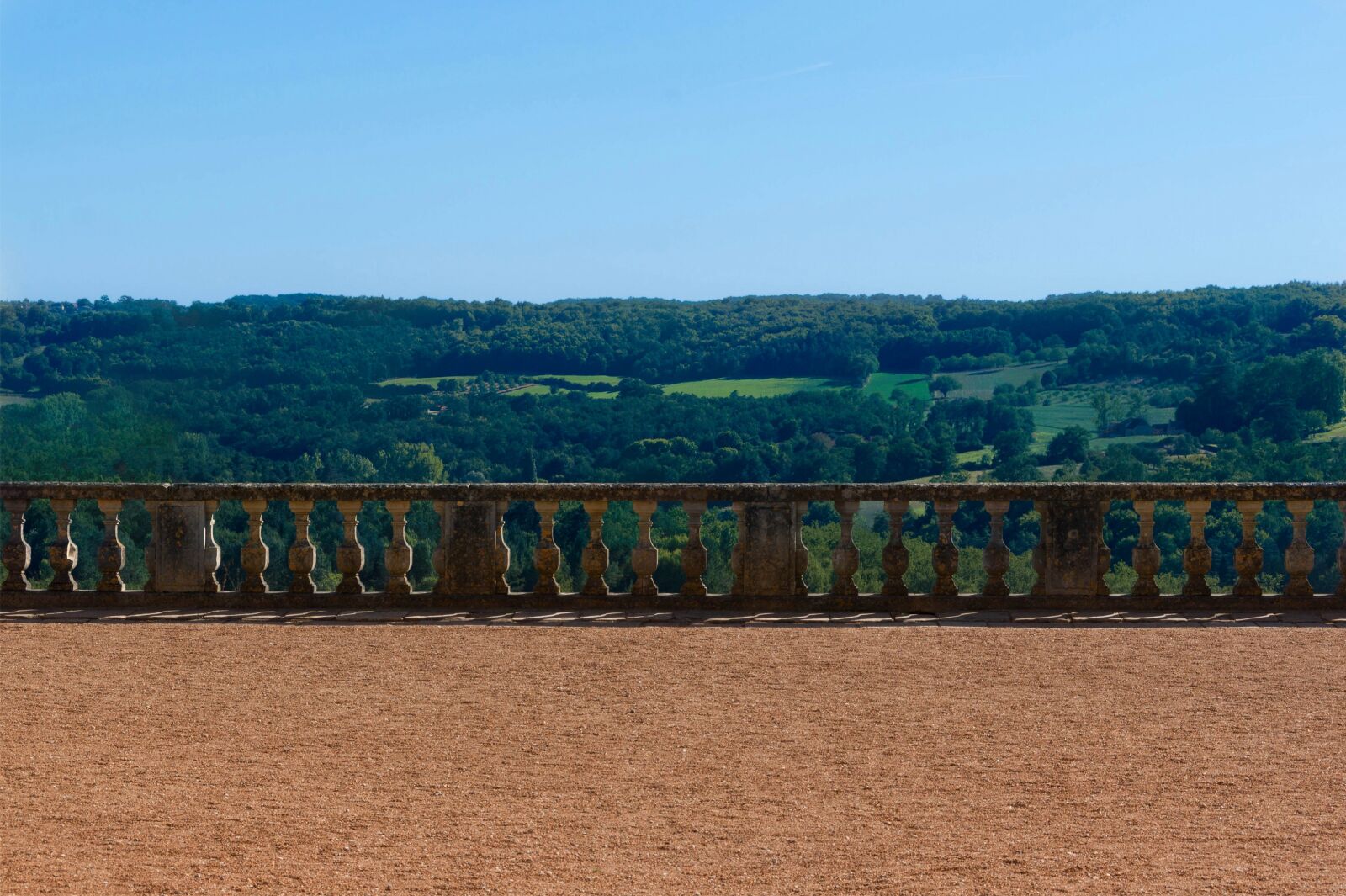 Sony Alpha DSLR-A550 sample photo. Balustrade, palace, hautefort photography