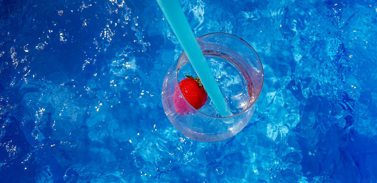 Samsung Galaxy S8+ Rear Camera sample photo. Pool, party, cooling photography