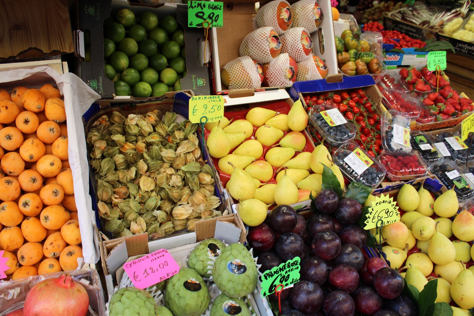 Canon EF-S 18-55mm F3.5-5.6 III sample photo. Fruit, market, greengrocer photography