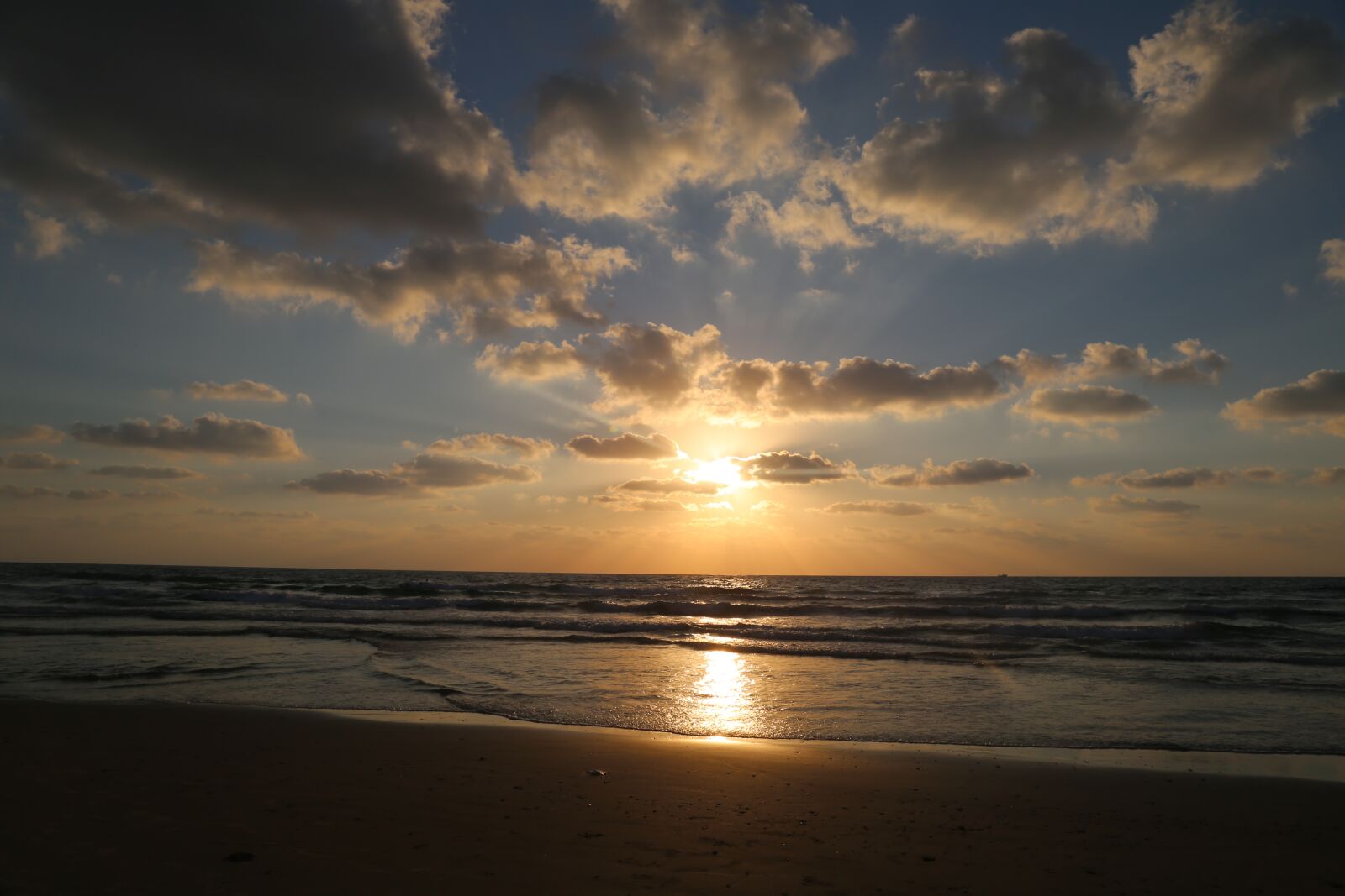 Canon EF 24-105mm F4L IS USM sample photo. Sunset, beach, sea photography