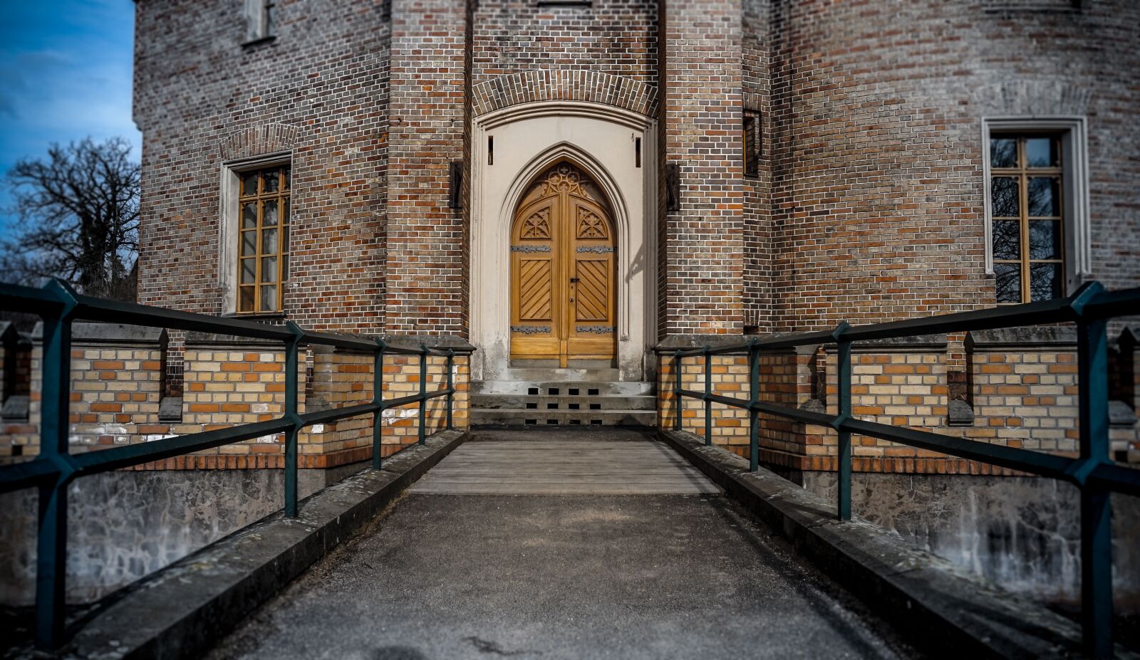 Sony Alpha a5000 (ILCE 5000) sample photo. Architecture, old, building photography