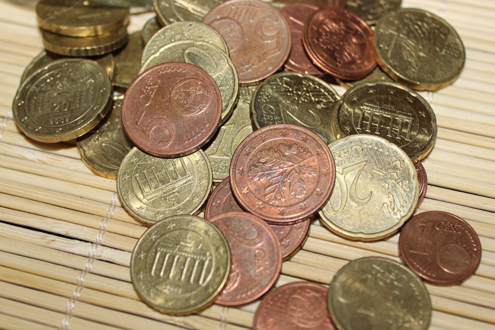 Canon EOS 600D (Rebel EOS T3i / EOS Kiss X5) sample photo. Coins, euro, € coin photography