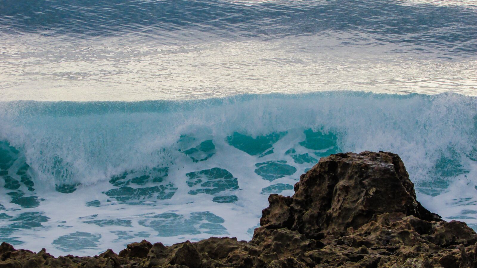 Canon PowerShot SX400 IS sample photo. Wave, smashing, rocky coast photography