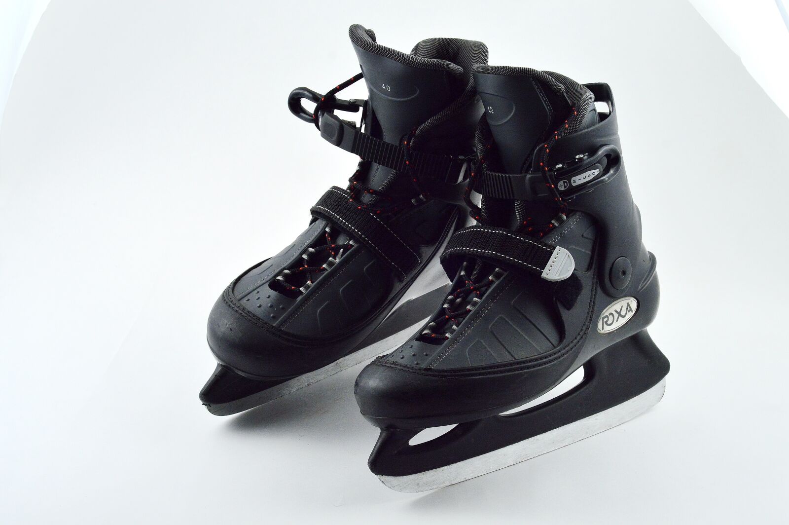 Nikon D3200 sample photo. Skates, ice, sport photography