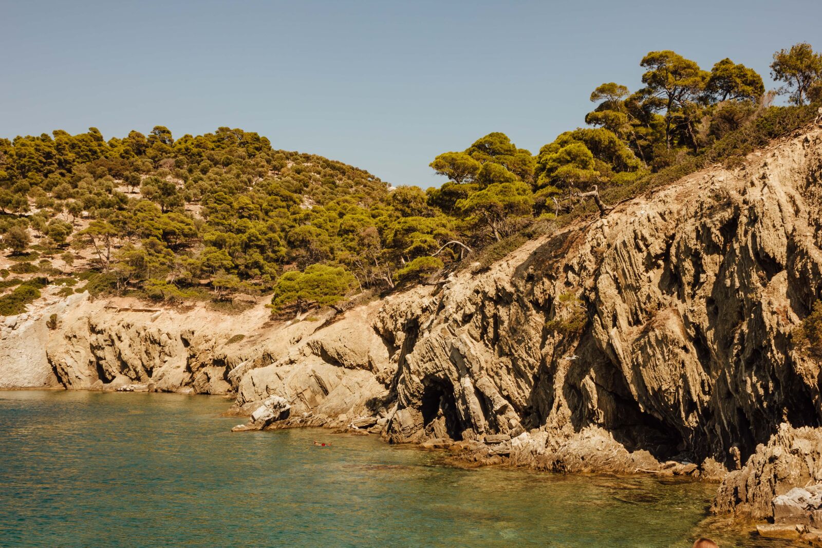 Canon EF-S 18-55mm F3.5-5.6 IS sample photo. Rocks, coast, island, wildness photography