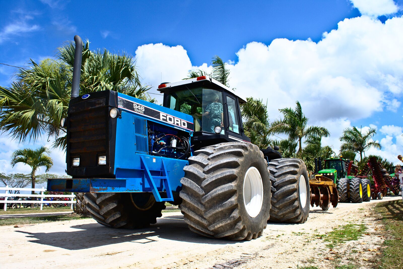 Nikon D7200 sample photo. Tractor, big, low angle photography