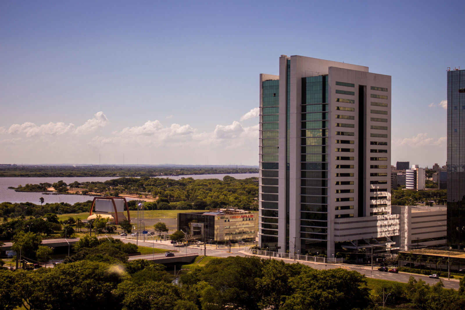 Canon EOS 700D (EOS Rebel T5i / EOS Kiss X7i) sample photo. Building, city, porto, alegre photography