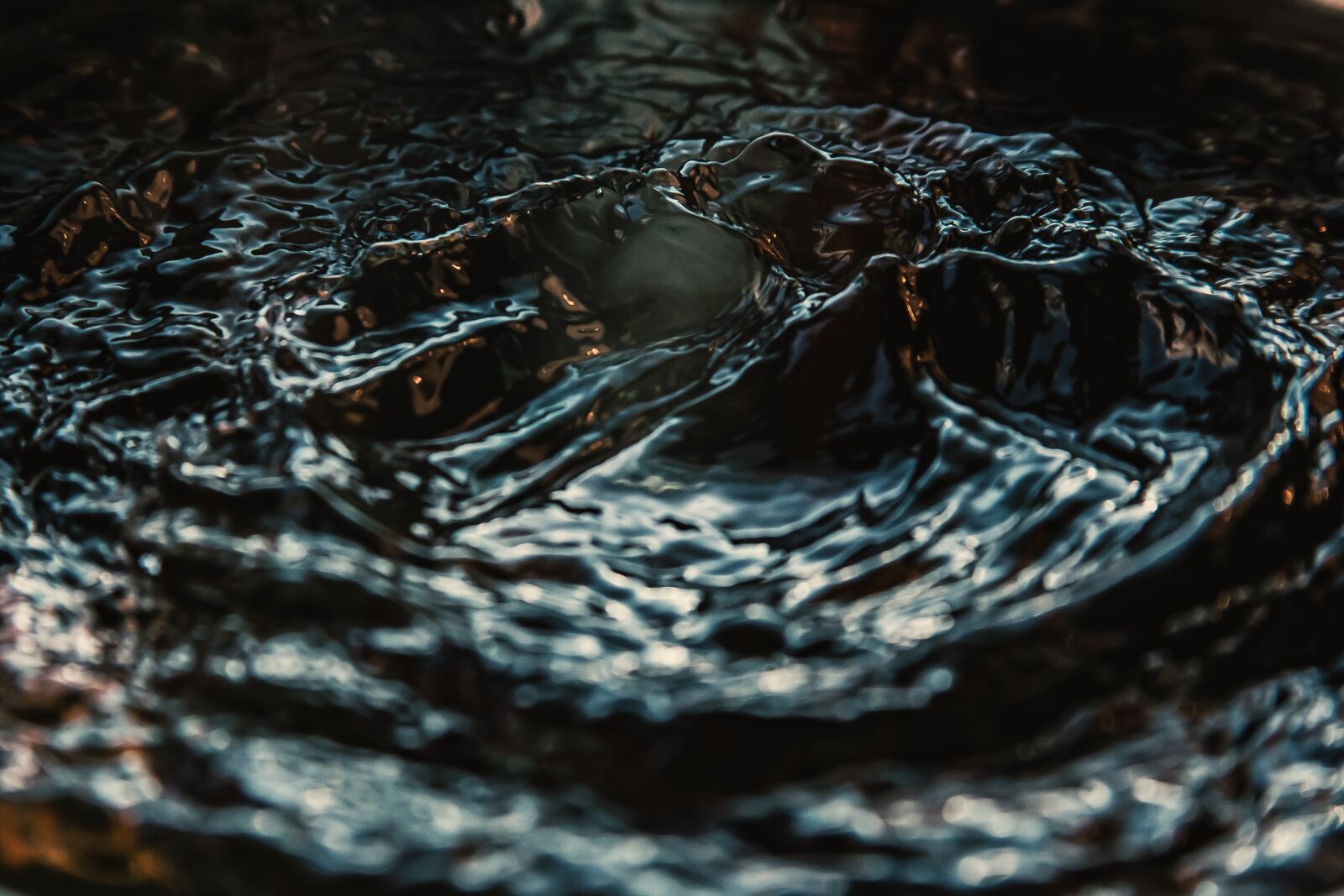 Canon EOS 6D sample photo. Water, dark, tones photography