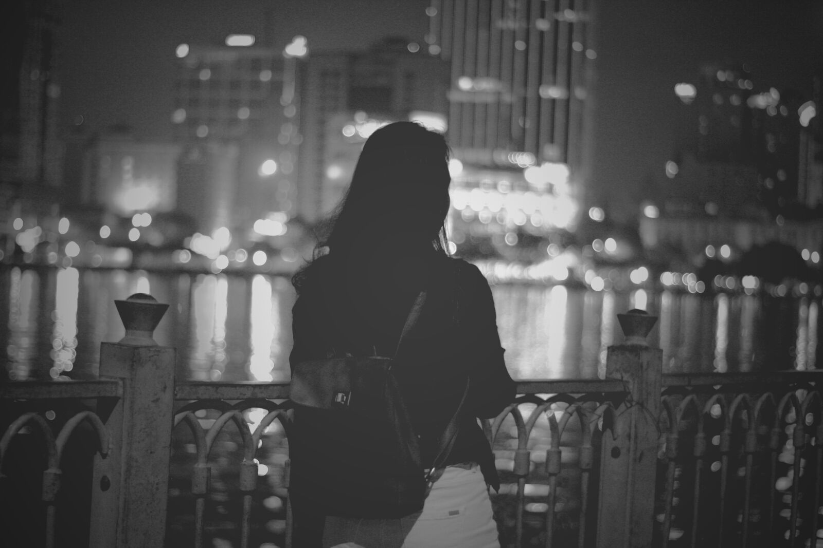 Canon EOS 40D sample photo. Woman, looking, at, view photography