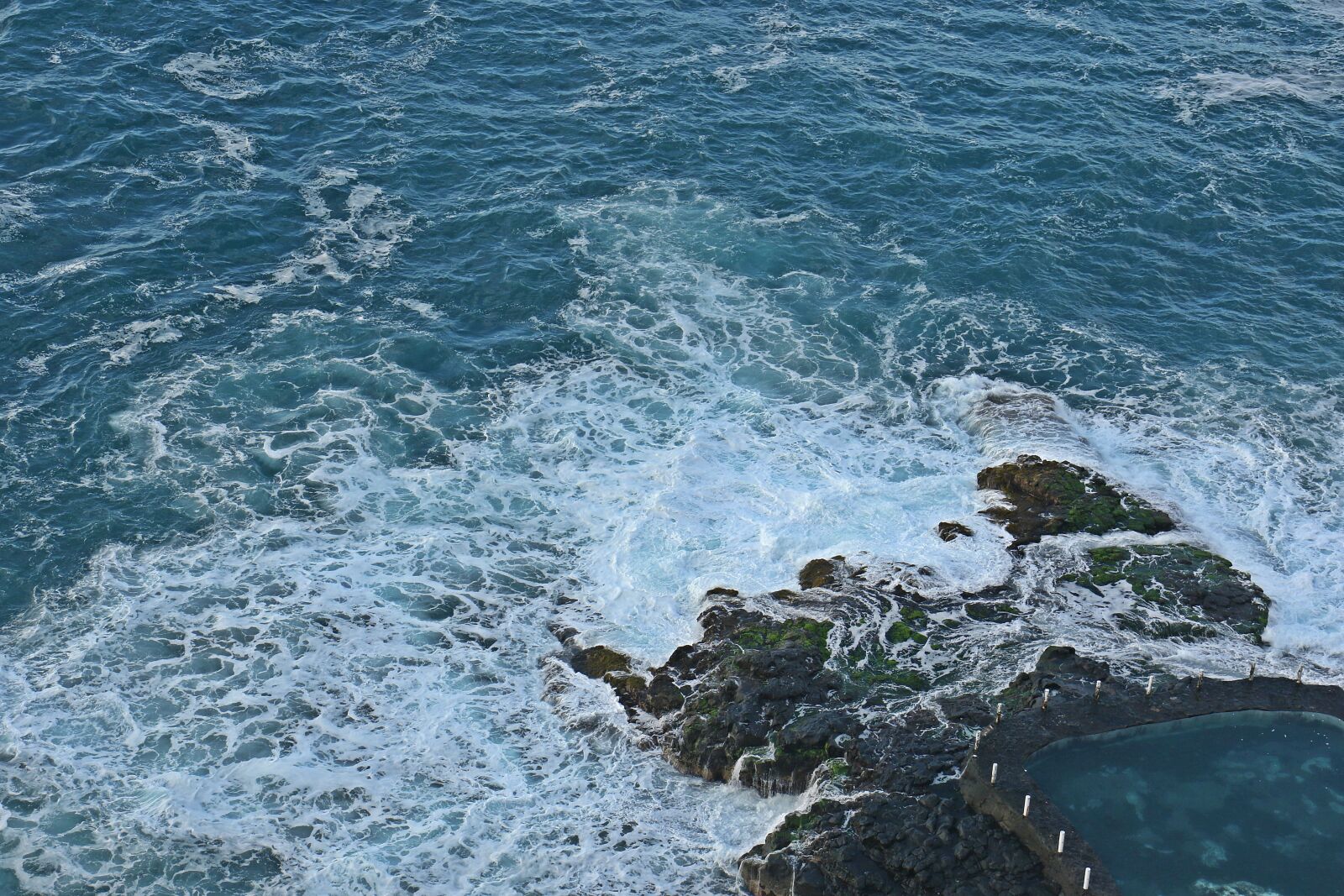 Canon EOS 7D Mark II sample photo. Surf, element, the waves photography