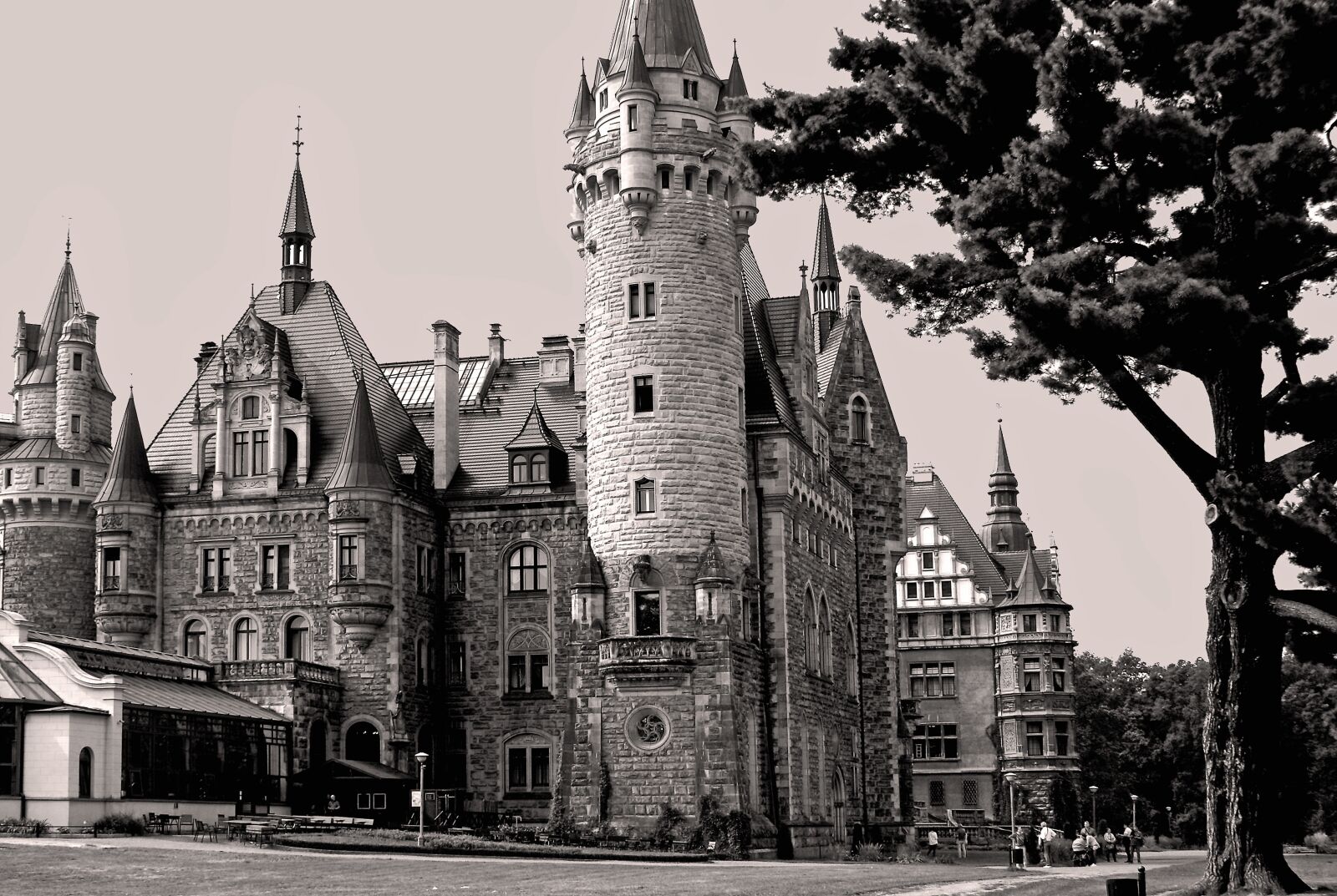 Sony Alpha DSLR-A100 sample photo. Castle, building, architecture photography