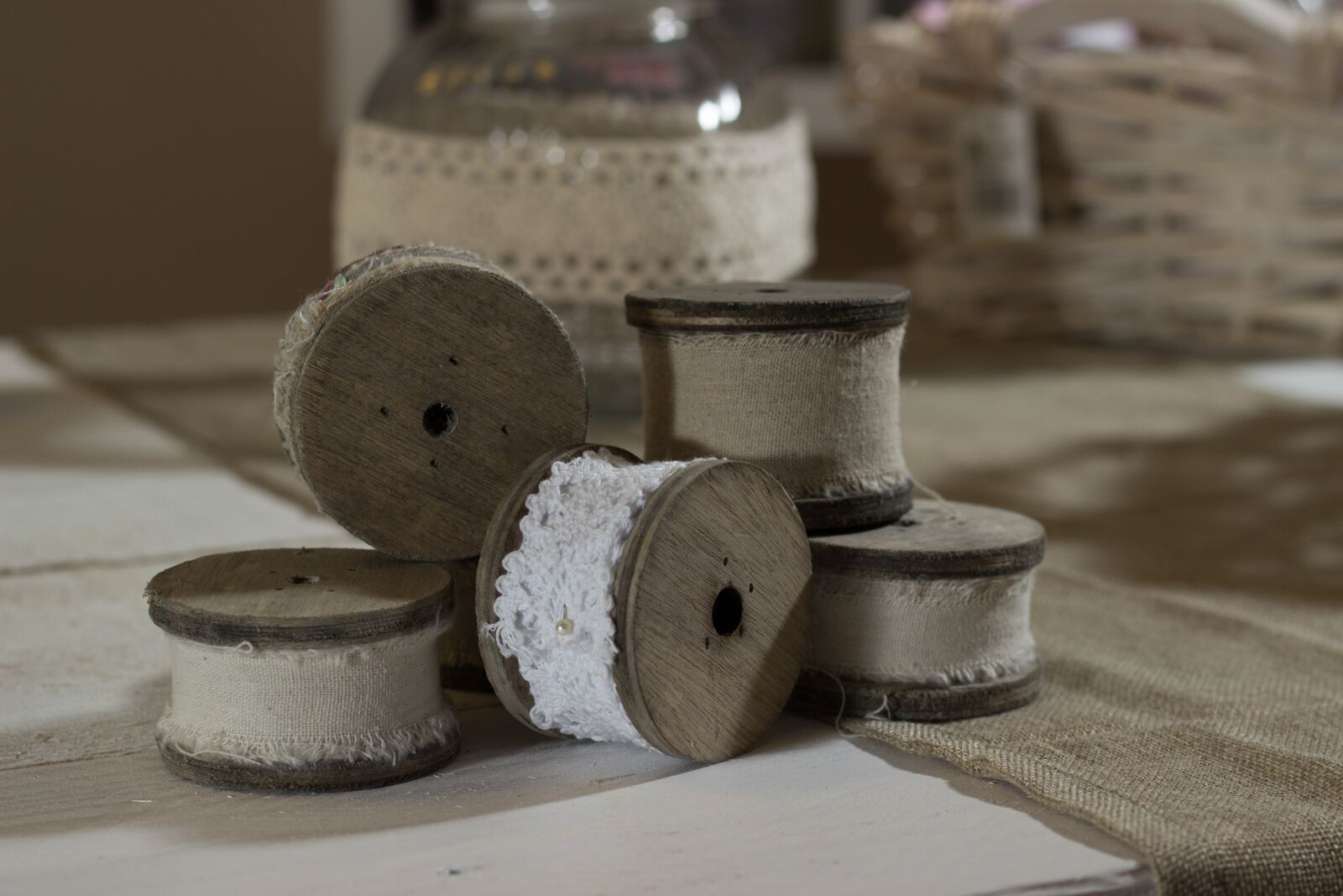 Canon EOS 600D (Rebel EOS T3i / EOS Kiss X5) + Canon EF 50mm F1.8 II sample photo. Tinker, yarn, bobbin photography