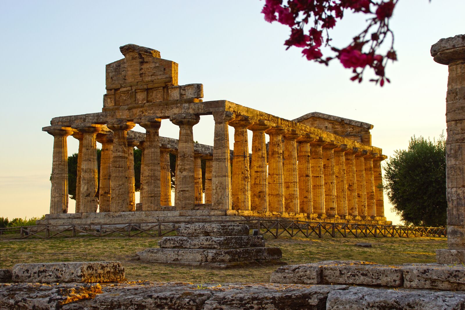 Sony DT 18-200mm F3.5-6.3 sample photo. Italy, temple, antique photography