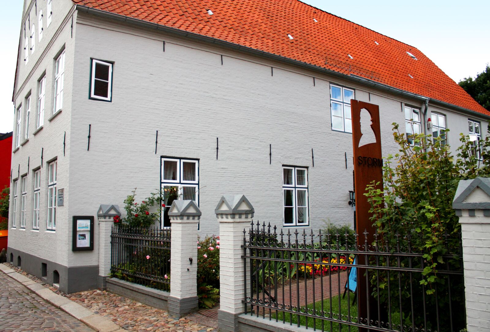 Canon EOS 450D (EOS Rebel XSi / EOS Kiss X2) sample photo. Theodor storm house, husum photography