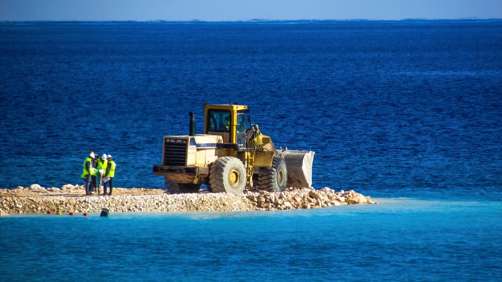 Canon PowerShot SX400 IS sample photo. Bulldozer, vehicle, workers photography