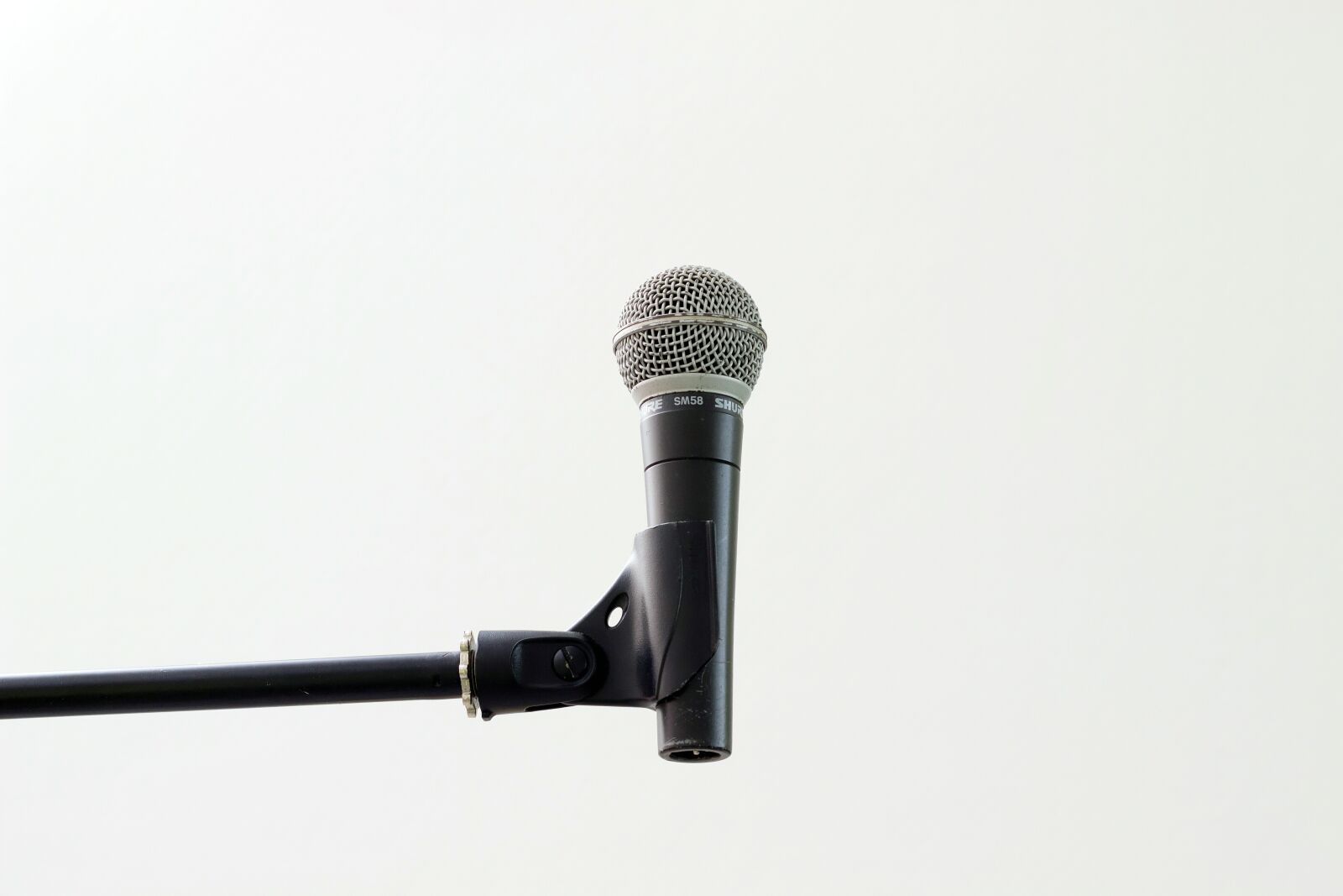 Canon EOS 600D (Rebel EOS T3i / EOS Kiss X5) + Canon EF 50mm F1.8 II sample photo. Microphone, holder, macro photography